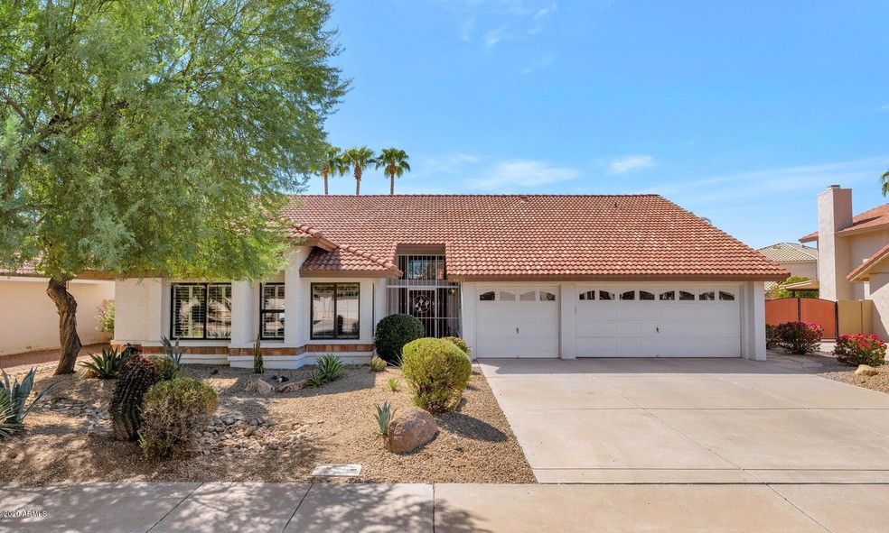 8861 E Sutton Dr Front
