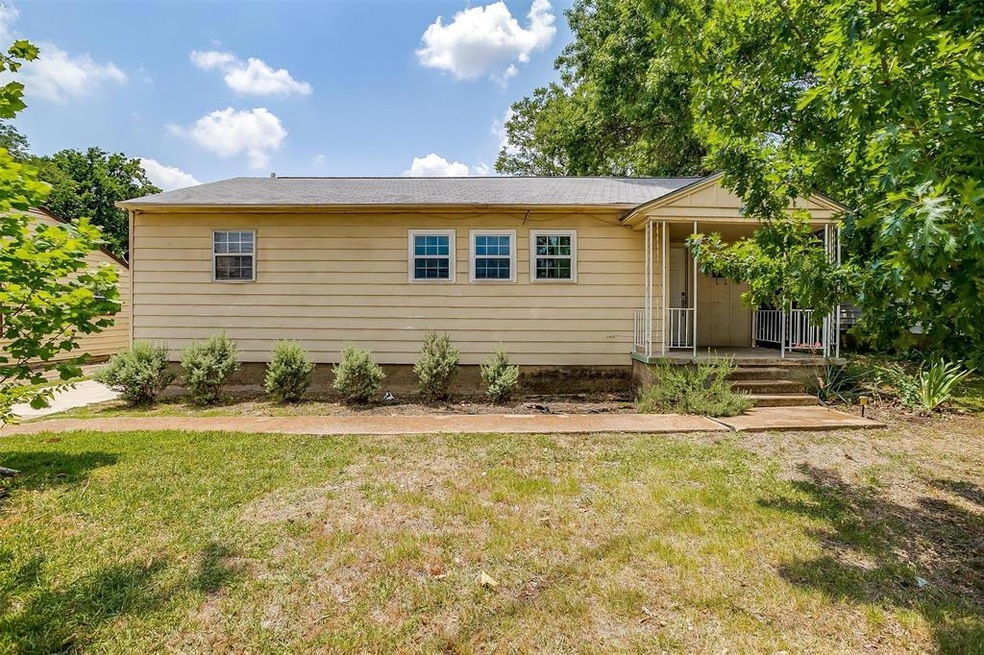 617 SW 3rd St, Grand Prairie, TX 75051 - photo 1