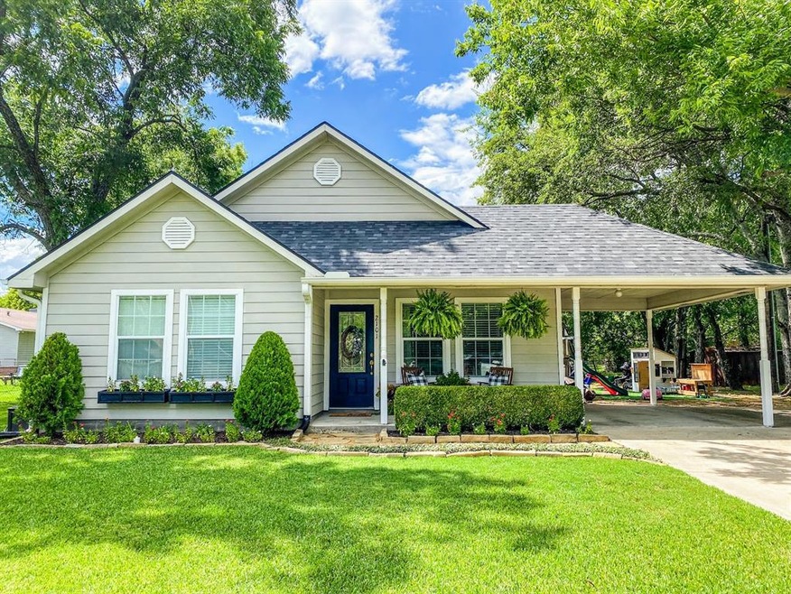 2101 Franklin Ave, Bonham, TX 75418 - photo 1