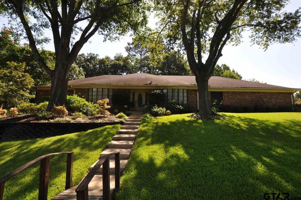 909 Colonial Cir, Tyler, TX 75701 - photo 1