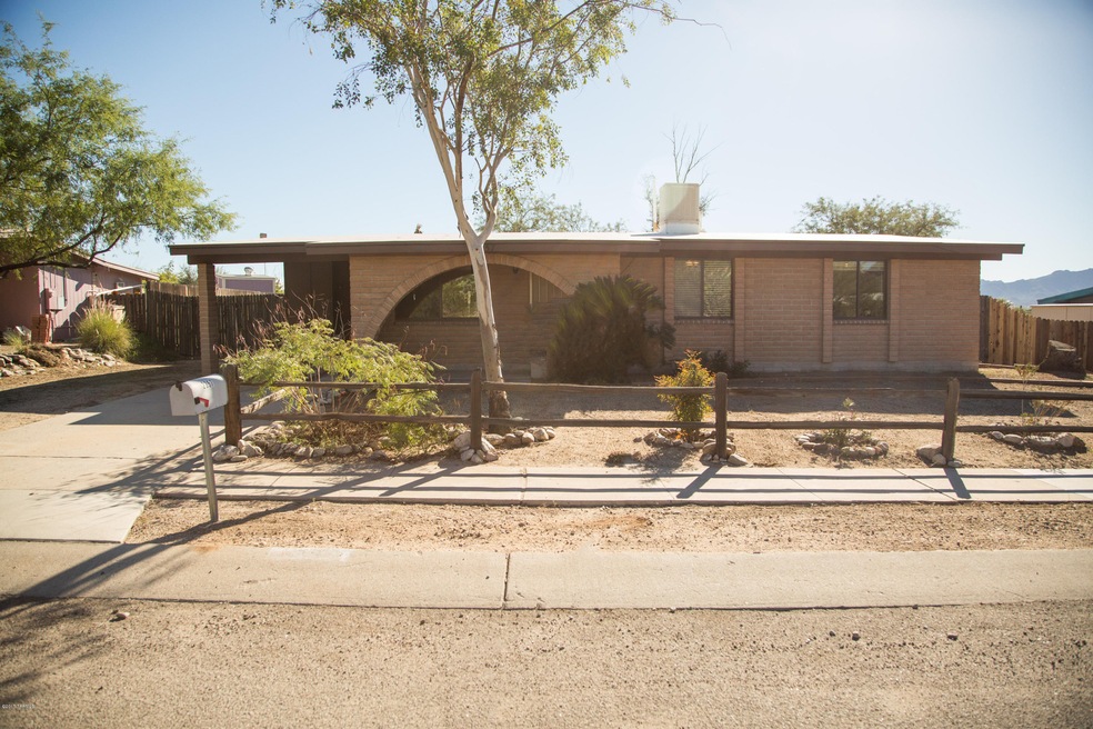 2357 W Oracle Jaynes Station Rd, Tucson, AZ 85741 - photo 1