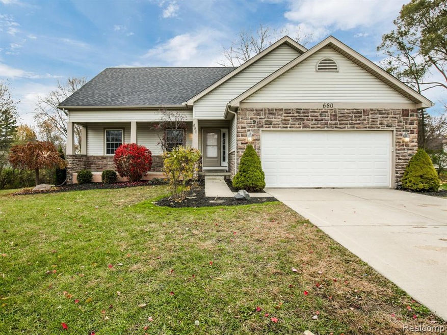 680 Creekside Ct Chelsea MI-028-022-680 Creekside 