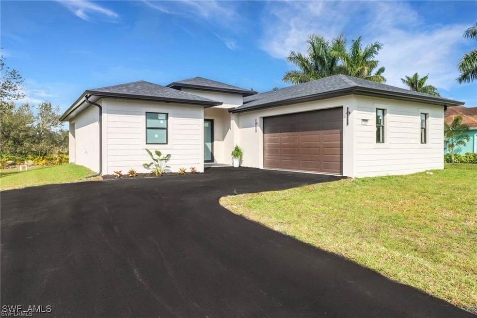 View of front of home featuring a front yard, asph
