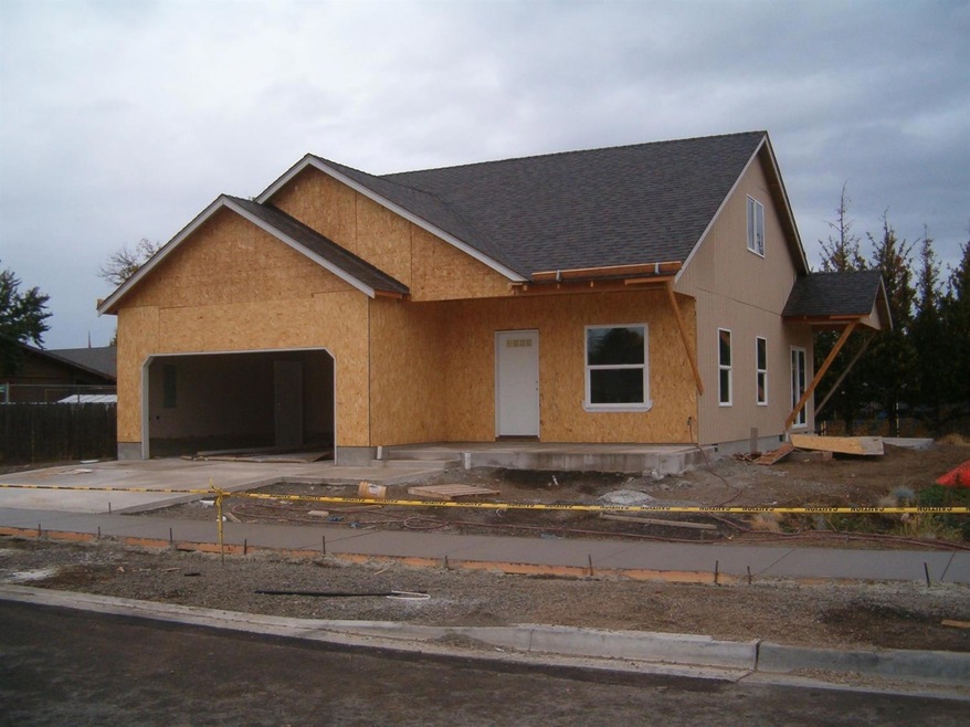 117 Aurora Ln, Central Point, OR 97502 - photo 1