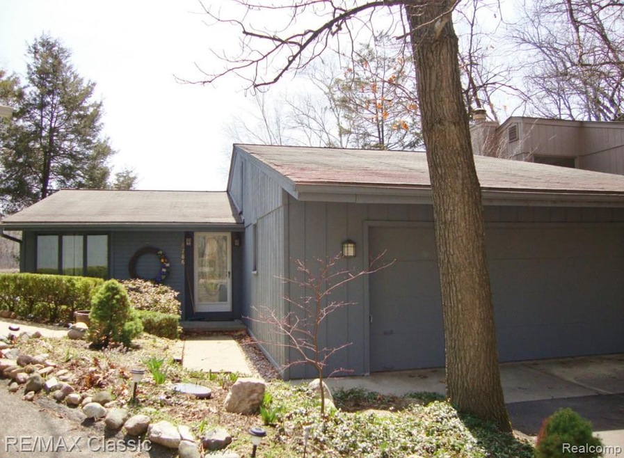 Welcome to Red Cedar in Locklin Pines
