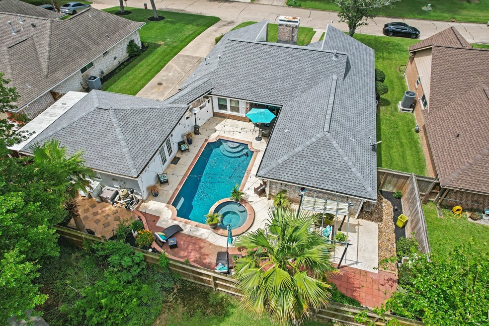 5419 Appleblossom Ln, Friendswood, TX 77546 - photo 1