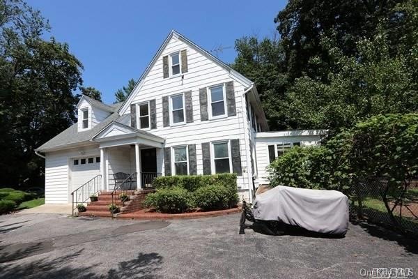 19 Arbor St, Great Neck, NY 11021 - photo 1