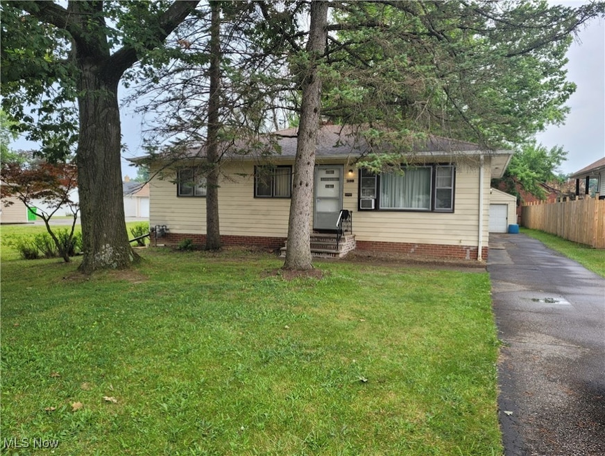 4820 Green Rd, Cleveland, OH 44128 - photo 1