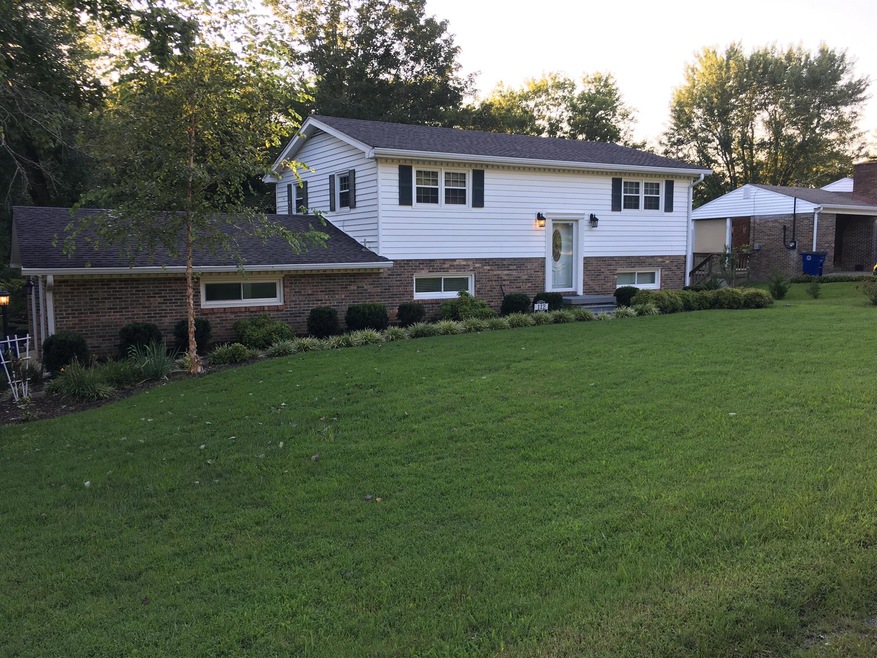 112 S Linda Dr, Shelbyville, TN 37160 - photo 1