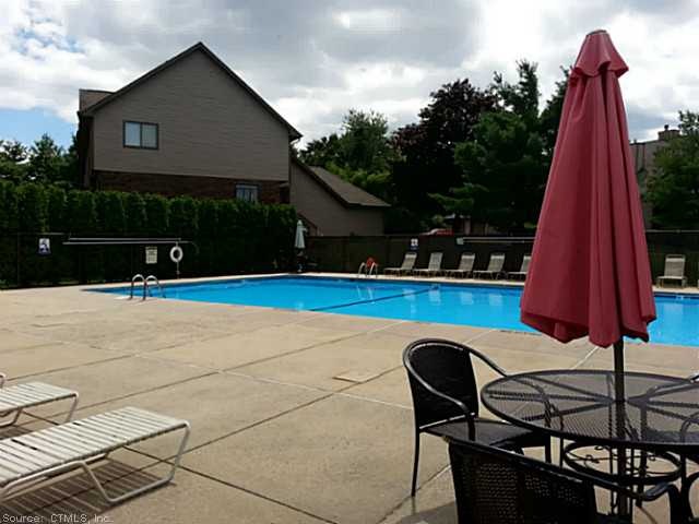 174 Hunters Ln unit 174, Newington, CT 06111 - photo 1