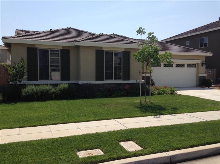 7033 E Ramona Way, Fresno, CA 93727 - photo 1