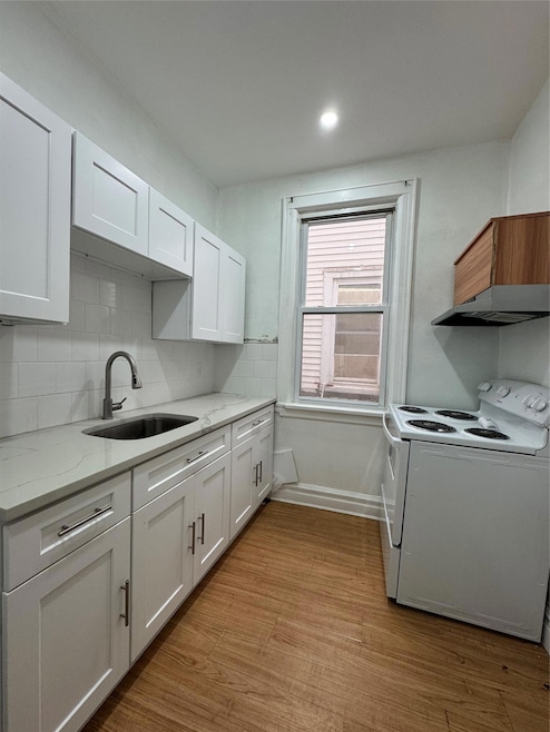 115 Plandome Rd unit 2, Manhasset, NY 11030 - photo 1