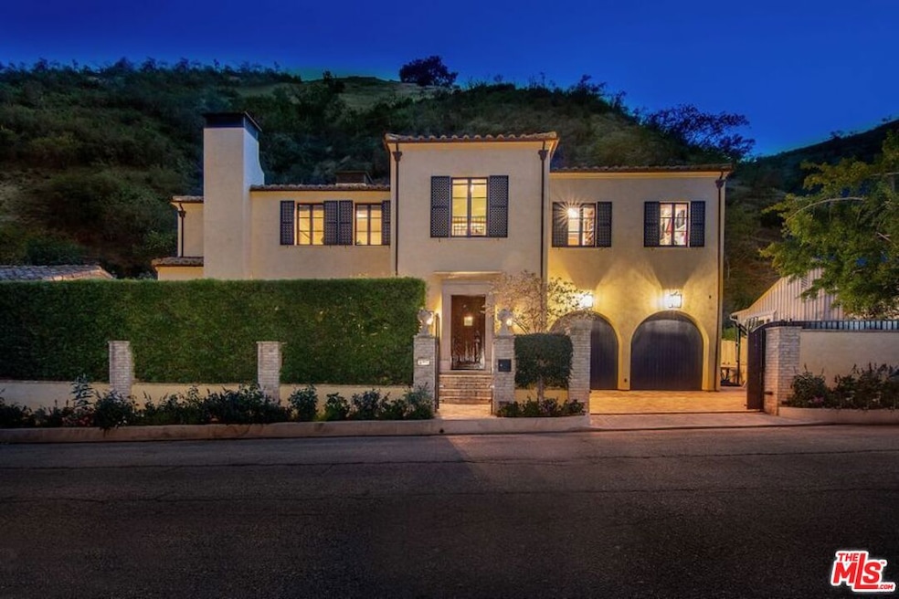 1445 N Bundy Dr, Los Angeles, CA 90049 - photo 1