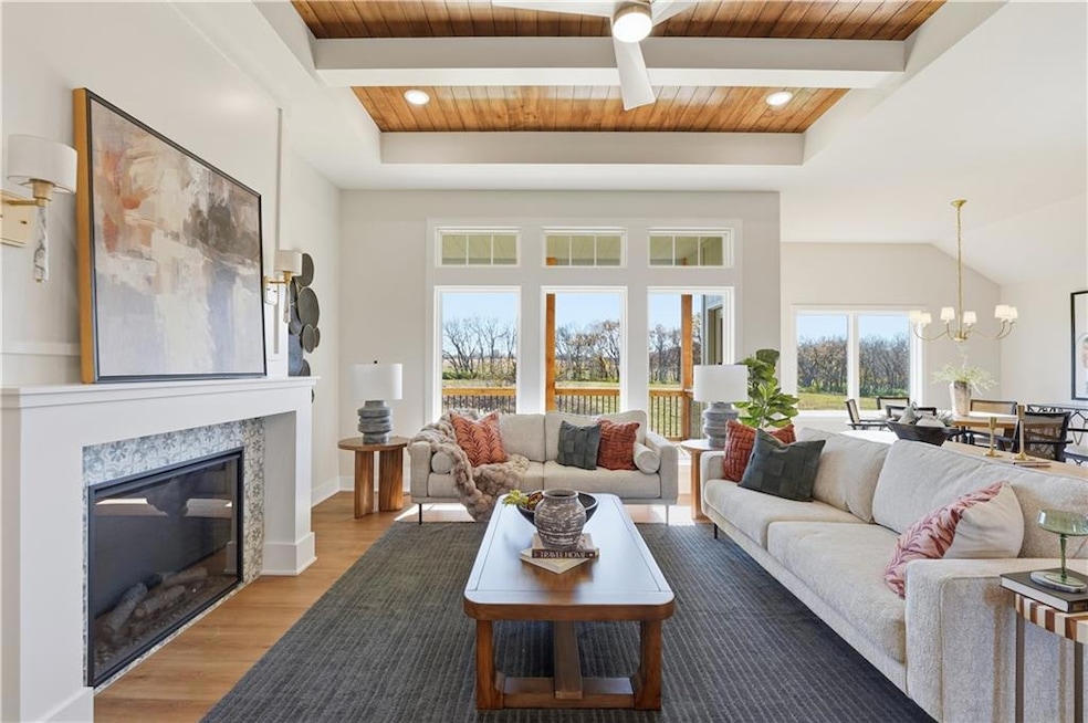 12151 N Forest Ct, Kansas City, MO 64165 - photo 1