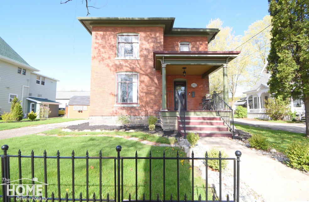 207 N Cedar St, Owosso, MI 48867 - photo 1