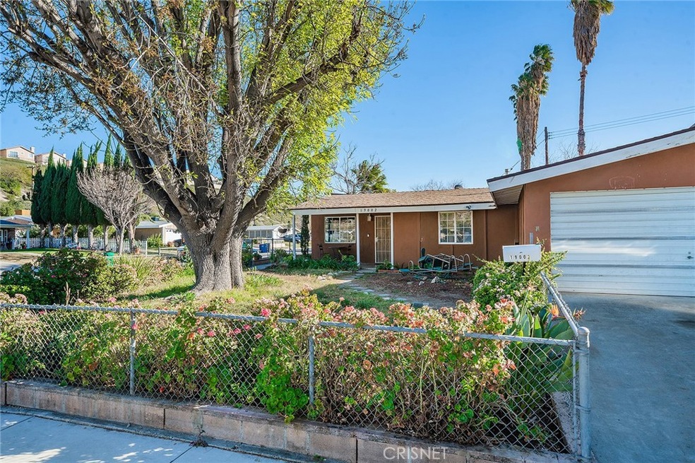 19002 Lonerock St, Canyon Country ~ 3 bedrooms, 1.5 bathrooms