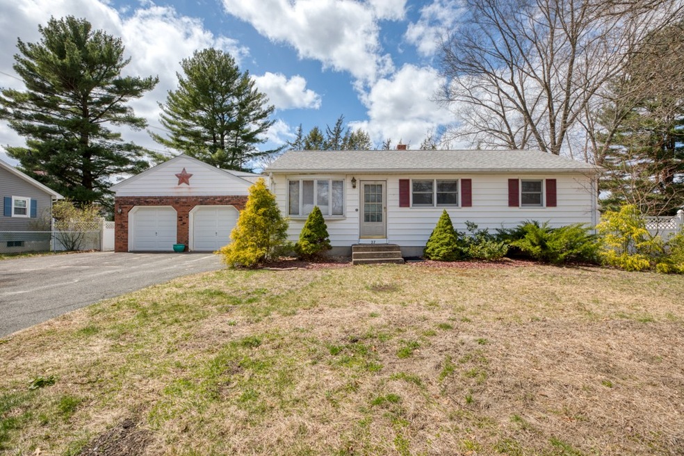 27 Arnold St, Ludlow, MA 01056 - photo 1