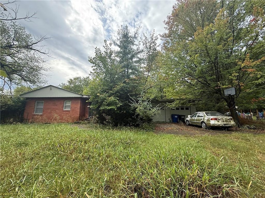 1515 Pinewood Dr, Lawrence, KS 66044 - photo 1