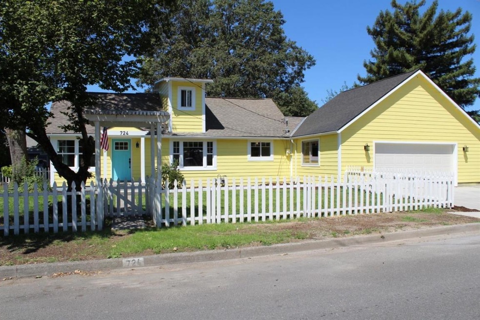 724 SW Westholm Ave, Grants Pass, OR 97526 - photo 1