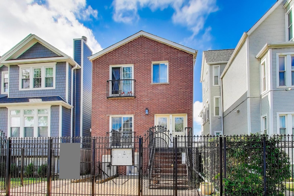 1940 N Ridgeway Ave unit 2, Chicago, IL 60647 - photo 1