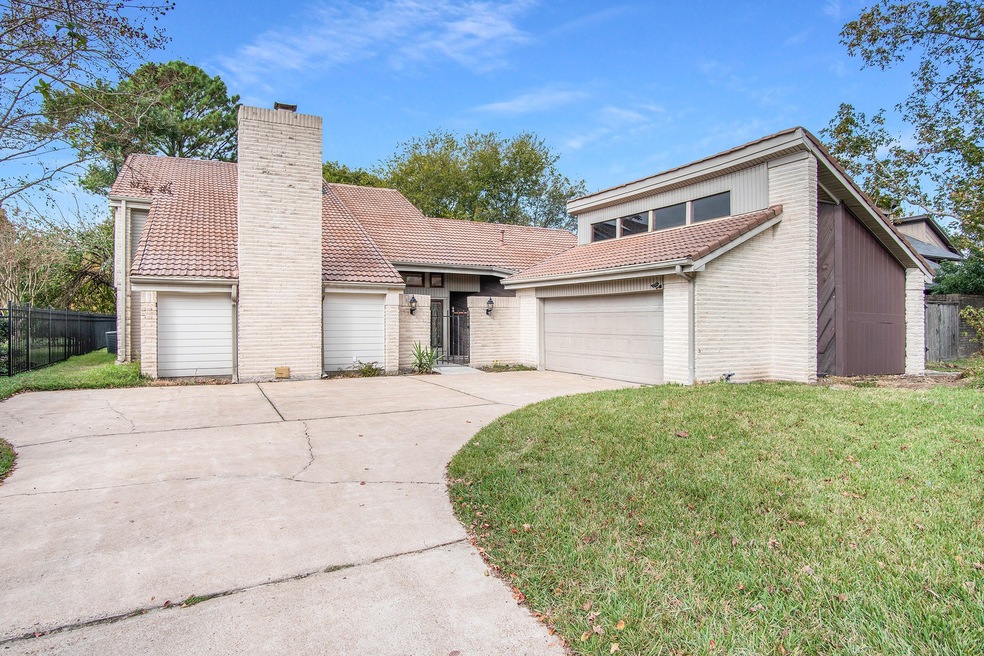 7935 Green Lawn Dr, Houston, TX 77088 - photo 1