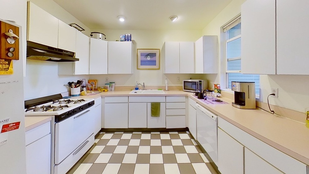 33 I St unit 1, Boston, MA 02127 - photo 1