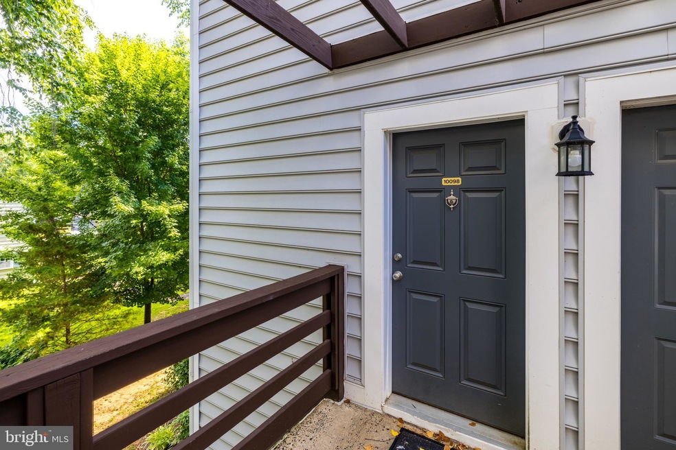 10098 Oakton Terrace Rd, Oakton, VA 22124 - photo 1
