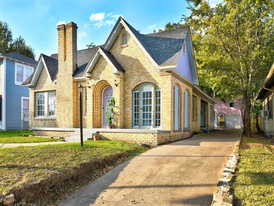 1009 E Humbolt St, Fort Worth, TX 76104