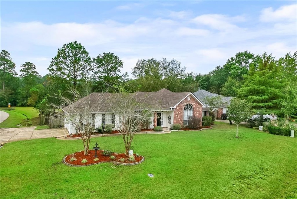 228 Woodcrest Dr, Covington, LA 70433 - photo 1