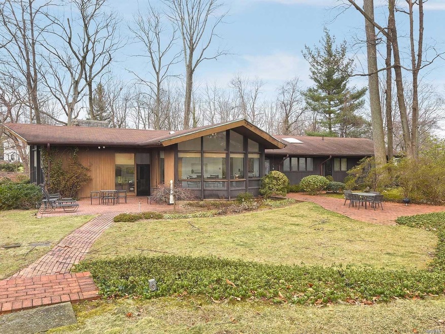 22 Lighthouse Rd, Port Washington, NY 11050 - photo 1