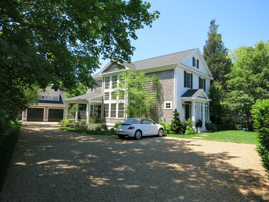 plenty of room to turn around in the driveway