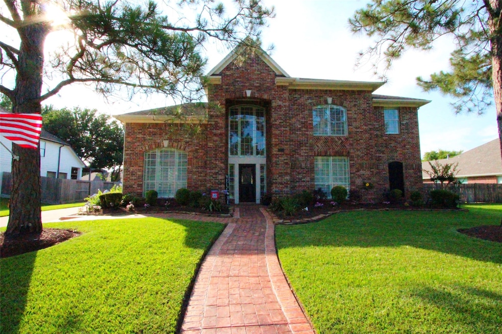 Welcome to 1404 Cambridge in sought-after Friendswood ISD!