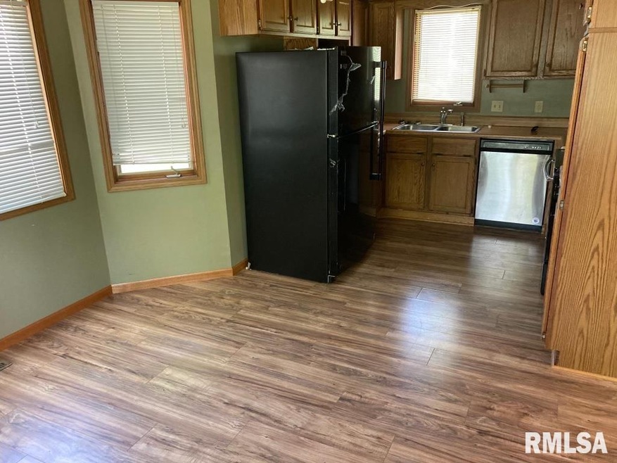 1346 W 48th St, Davenport, IA 52806 - photo 1