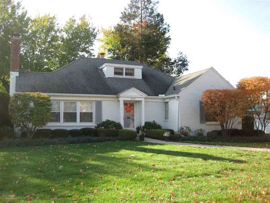 1039 Cadieux Rd, Grosse Pointe Park, MI 48230 - photo 1