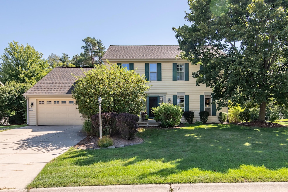 W149N7502 Sylvan Ln, Menomonee Falls, WI 53051 - photo 1