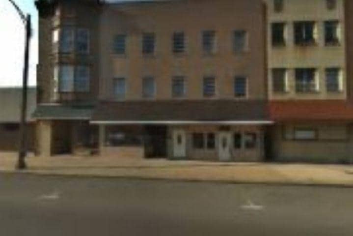 220 W Stephenson St, Freeport, IL 61032 - photo 1