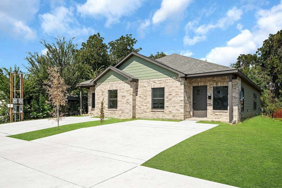 4631 Briscoe St unit B, Houston, TX 77051 - photo 1