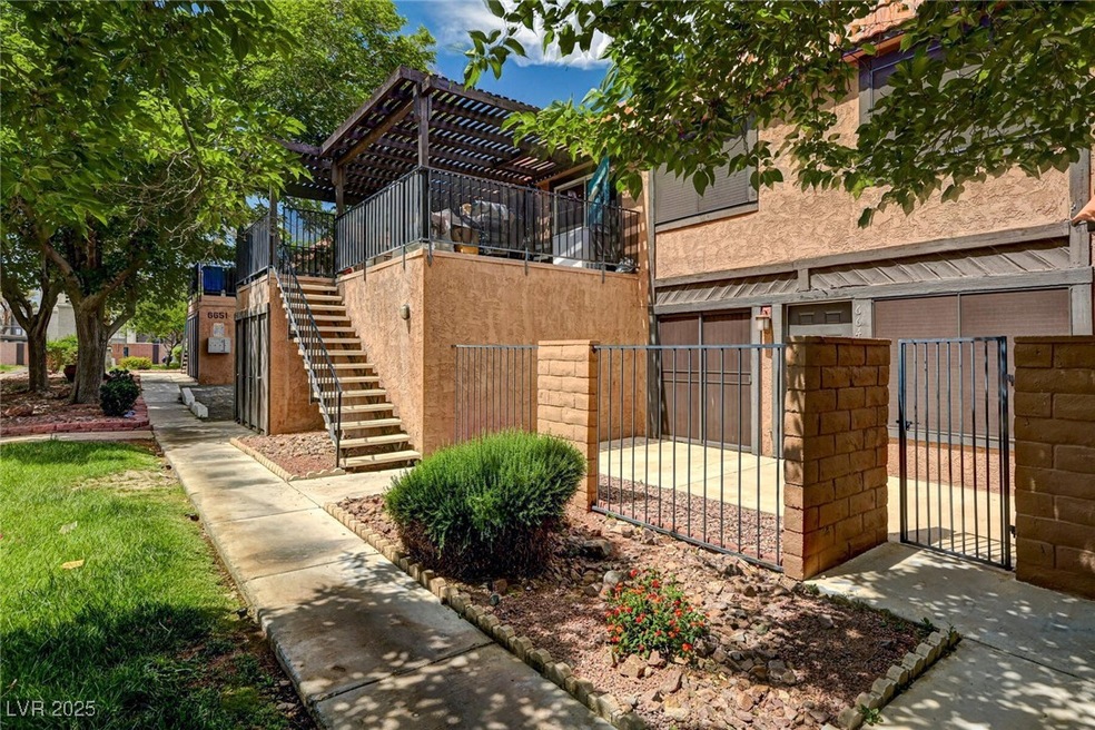 Enter the gate to the 20x11 patio. All windows hav