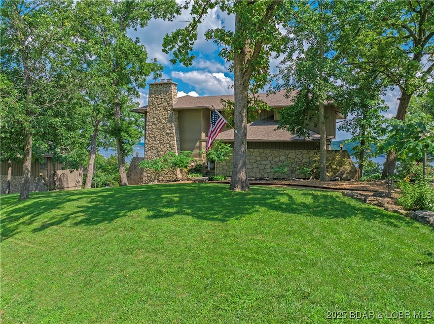 2 LOTS WITH ROOM TO BUILD!