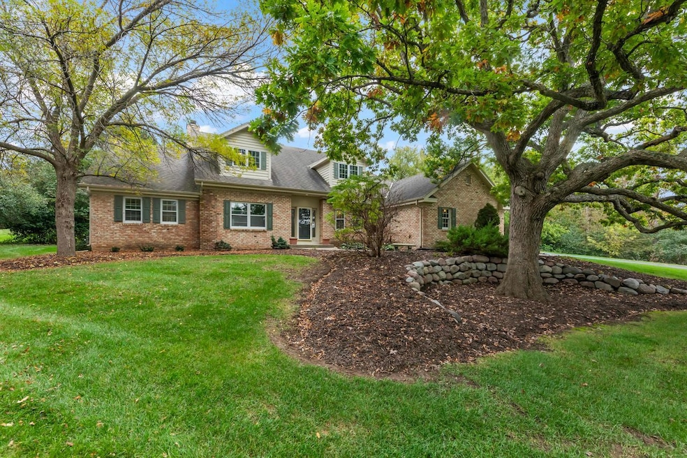 W312N4890 Chapel Ridge Rd, Hartland, WI 53029 - photo 1