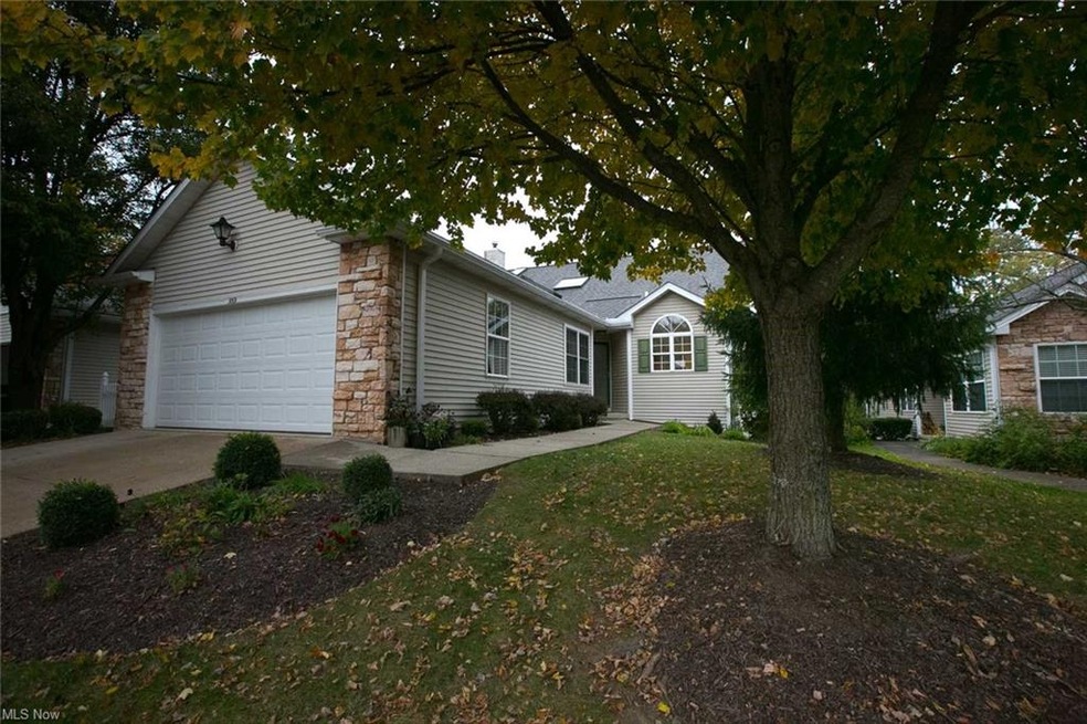 959 Grand View Ln, Aurora, OH 44202 - photo 1