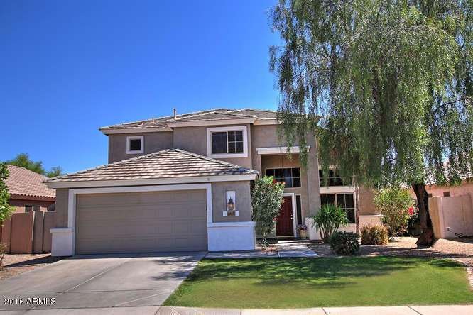 2413 E Torrey Pines Ln-small-001-9-Stree