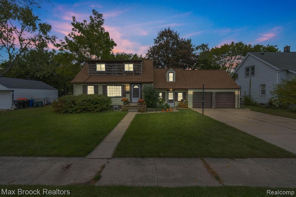 Spacious home.  Looking to the West.