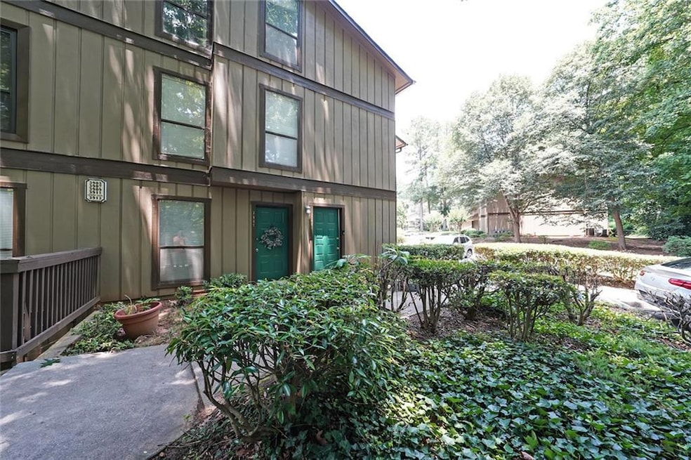 Welcome to 3907 Cedar Circle!