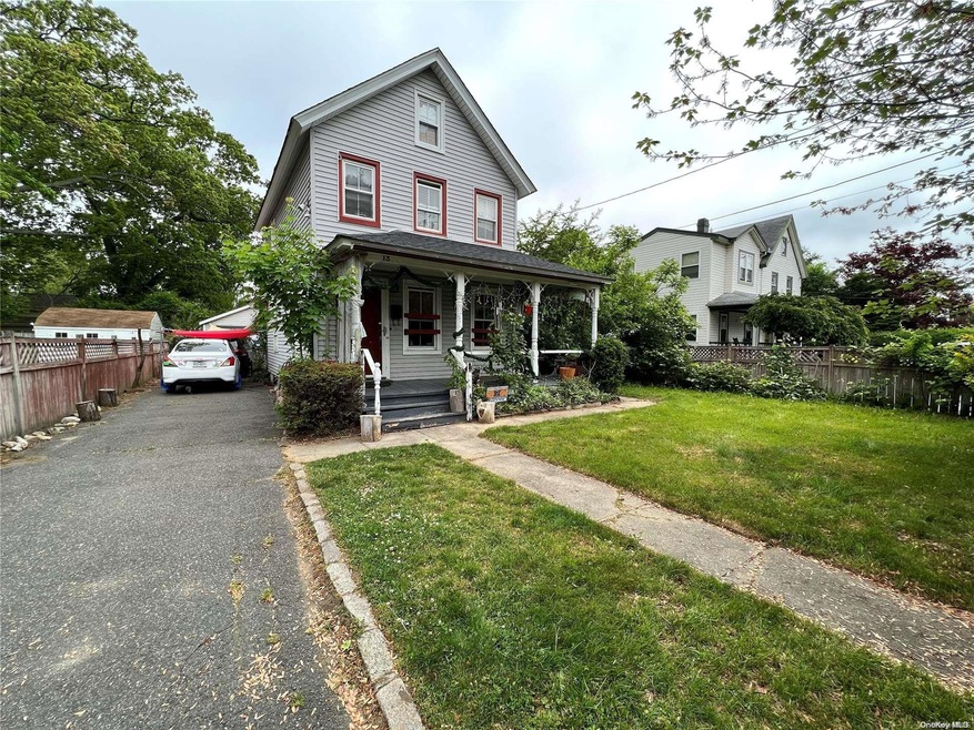 15 Rhodes Ln, West Hempstead, NY 11552 - photo 1