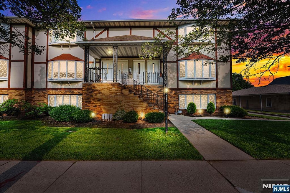 Pending $305,000 • Co-Listing Agent