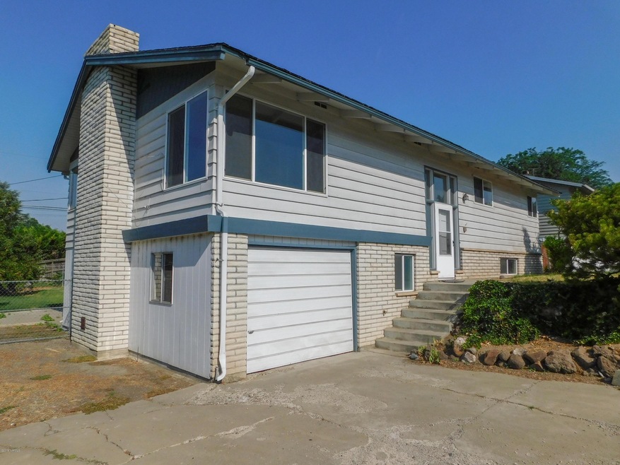 212 S 40th Avenue