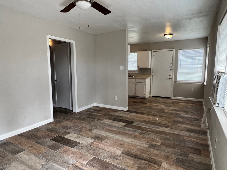 8713 Peachtree St unit 1, Houston, TX 77016 - photo 1