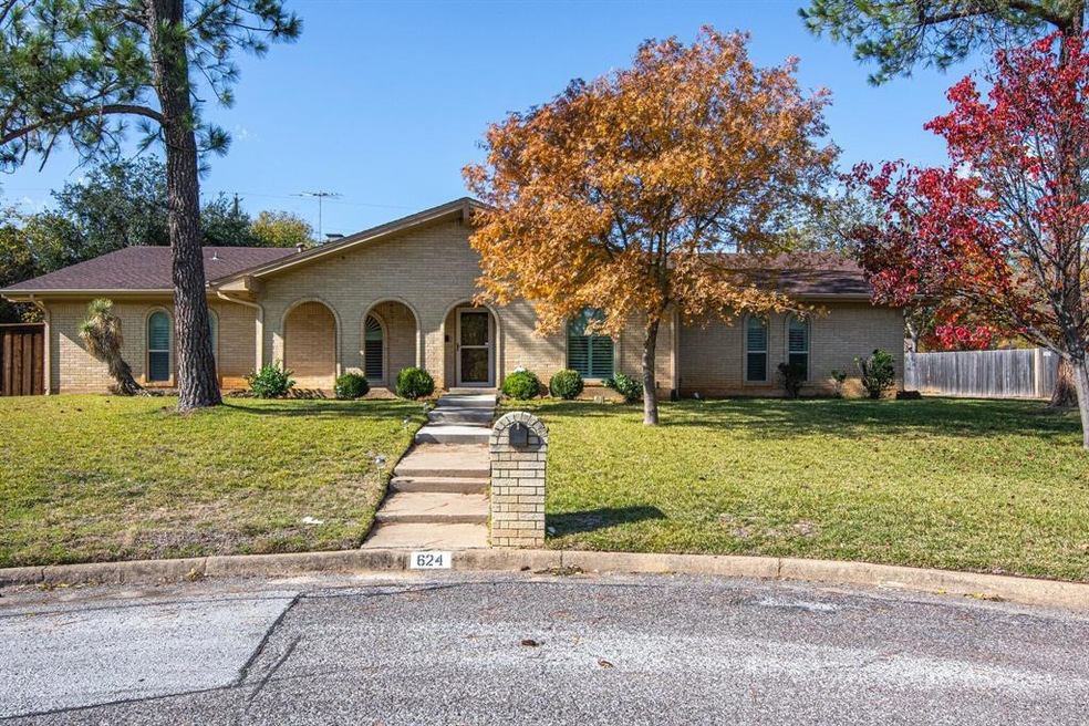 624 Robindale Ct, Bedford, TX 76022 - photo 1