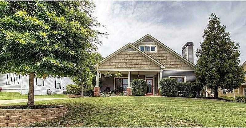 Exterior Front. GORGEOUS Authentic Craftsman Bunga